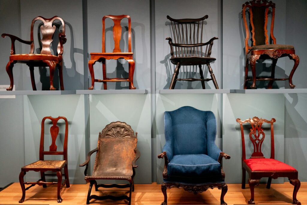 Collection de chaises anciennes